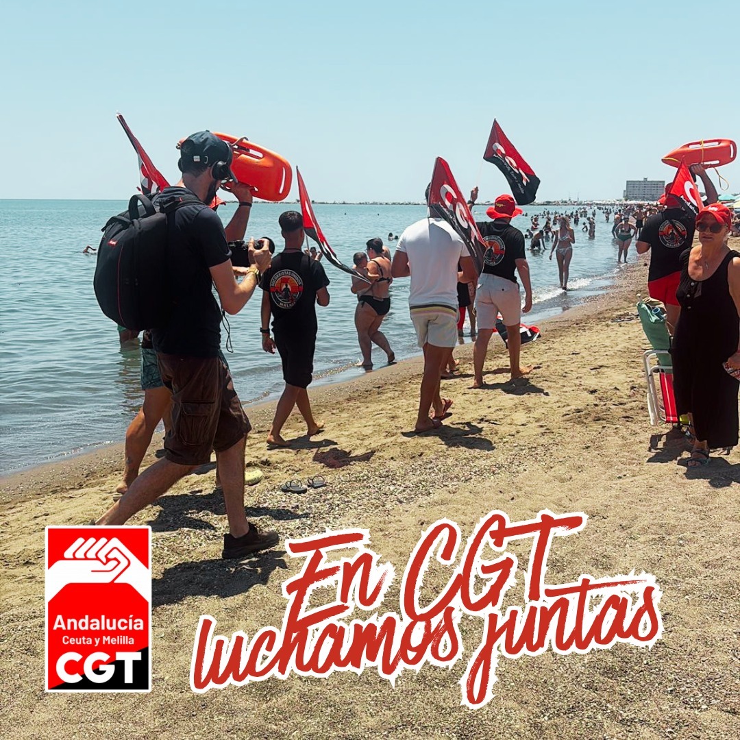 Movilización de CGT junto al servicio de salvamento y socorrismo en una playa de Málaga