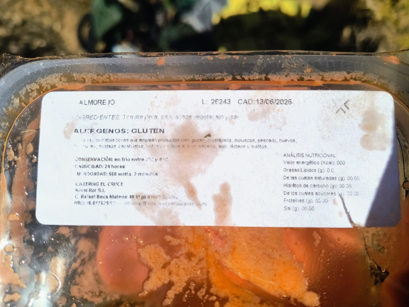 Bandeja de comida entregada como avituallamiento a los bomberos forestales