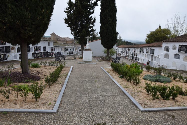 4368-cementerio-higuera-sierra