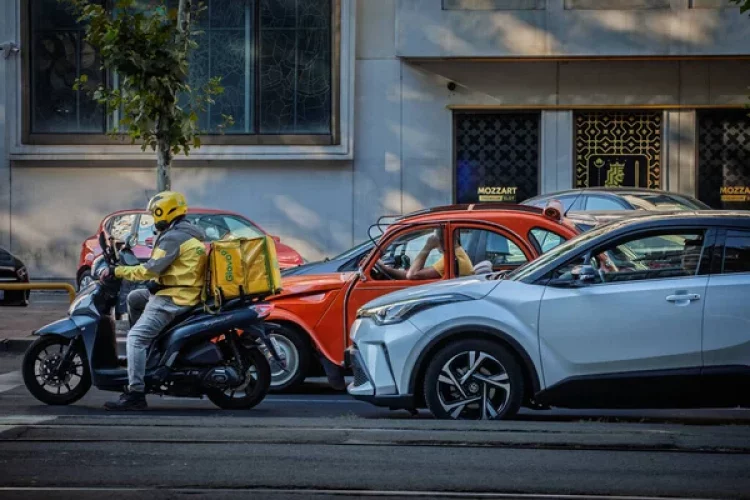 depositphotos_864752282-stock-photo-belgrade-serbia-august-2025-glovo